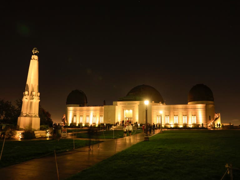 Astronomers Monument at the Griffith Observatory | Photo: Yuri Hasegawa